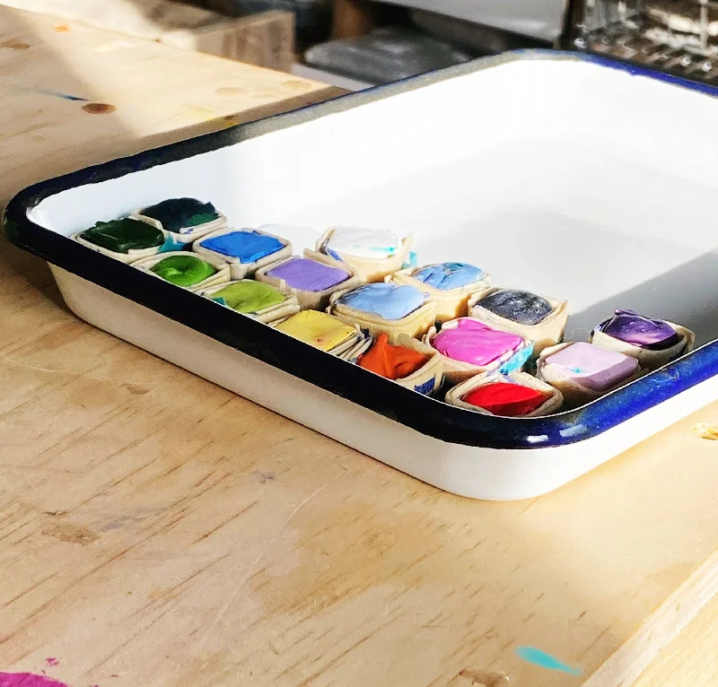 Hand - Turned Wooden Paint Roller Handles for Large - Scale Painting ProjectsEnamelware Mixing Tray