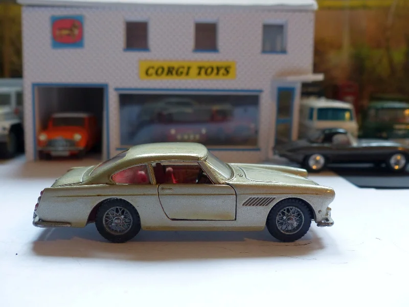 Model Kit of a 1957 Ford Thunderbird for Hobbyists to Assemble and CustomizeSolido 123 Ferrari 250GT 2+2